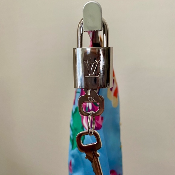 Louis Vuitton Rare Silver Lock & Two Keys #315 – Collectible LV Access - Picture 2 of 4